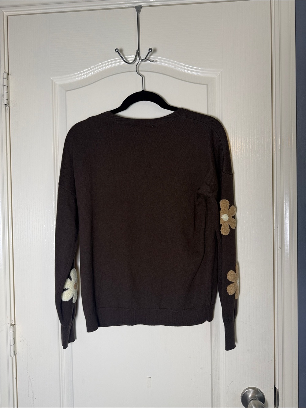 ECHE Women's Two Tone Flower Crew Sweater - Picture 6 of 6